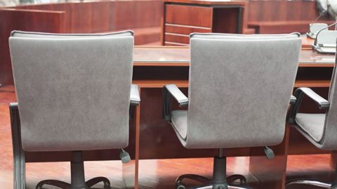seats-in-a-courtroom